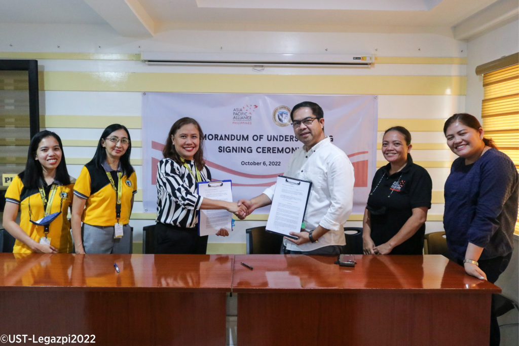 UST-LEGAZPI SIGNS MOU WITH APAD-Ph - University of Santo Tomas - Legazpi